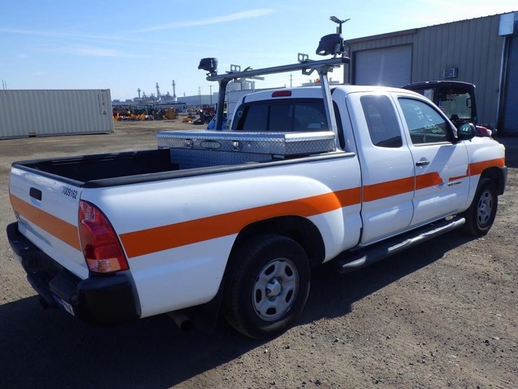 2013-toyota-tacoma-image-3