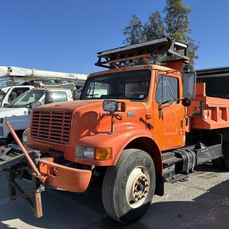 2001 INTERNATIONAL 4900