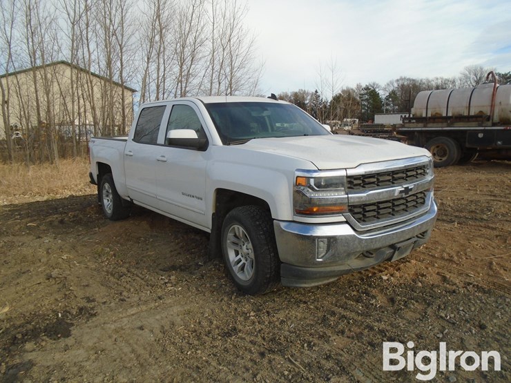 2018-chevrolet-silverado-1500-lt-image-3