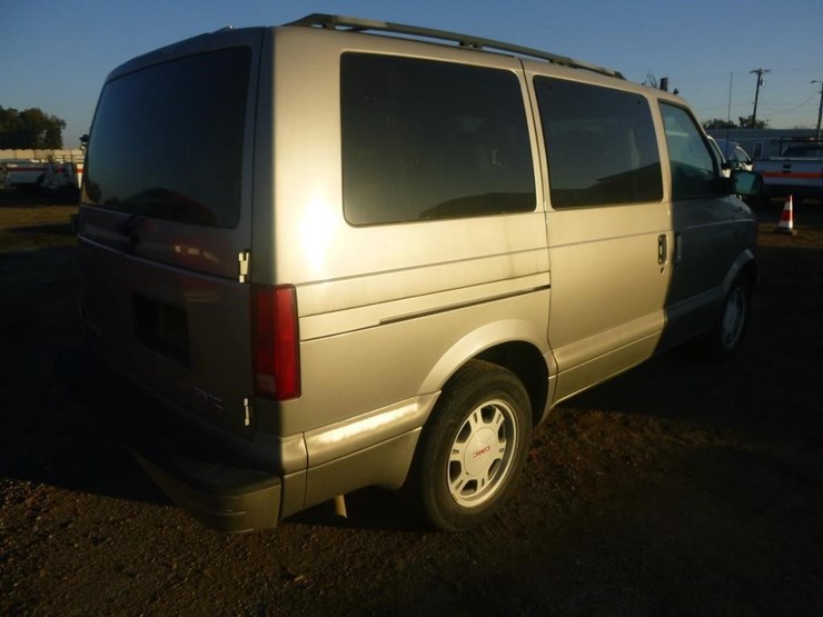 2004-gmc-safari-image-3