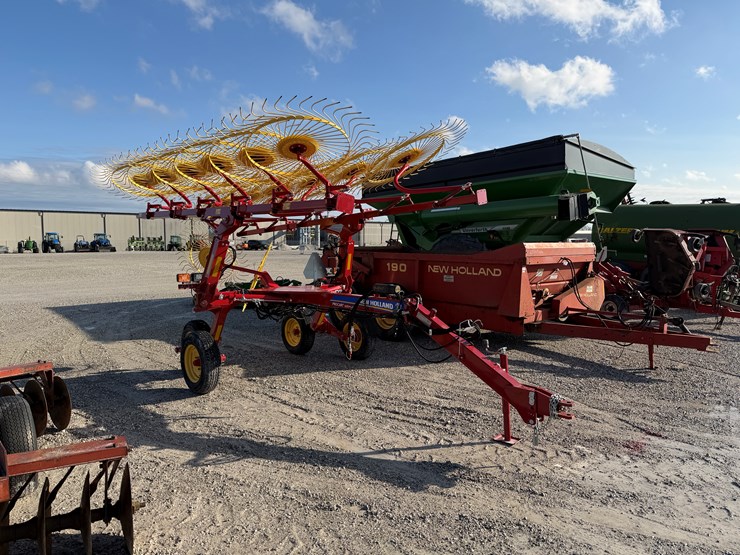 2025-new-holland-1225-image-11