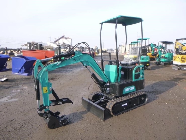 agt-qh12r-hydraulic-excavator-image-1