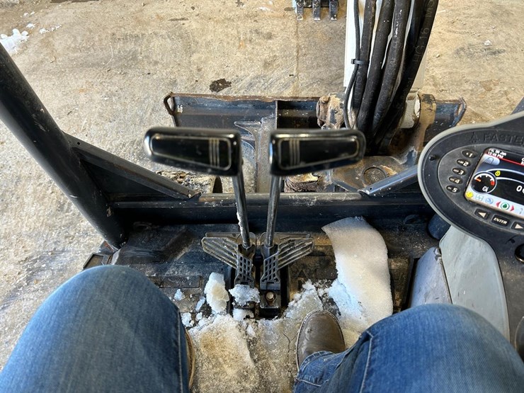 2017-bobcat-e32i-image-22