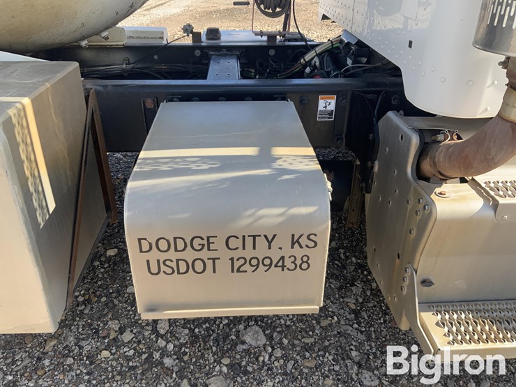 2012-peterbilt-337-image-12