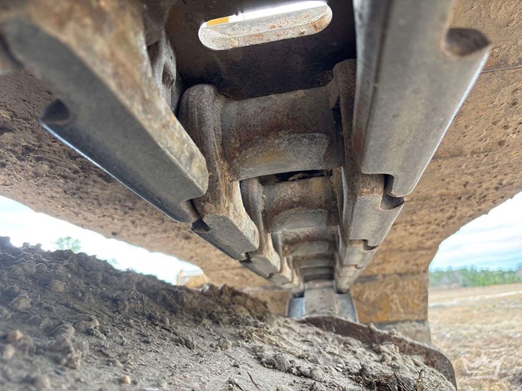 2017-caterpillar-336f-image-46