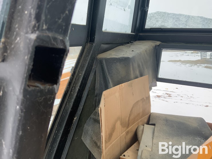 valmet-tractor-cab-&-hood-image-14