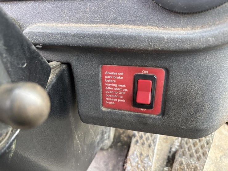 2005-deere-624j-image-38