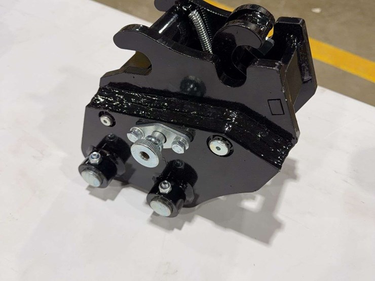 sdlanch-mini-excavator-quick-attach-image-4