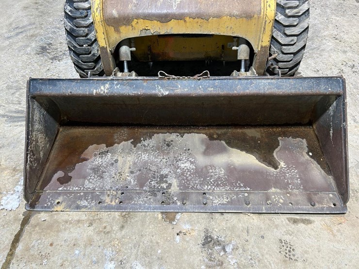 2015-caterpillar-226b3-image-9