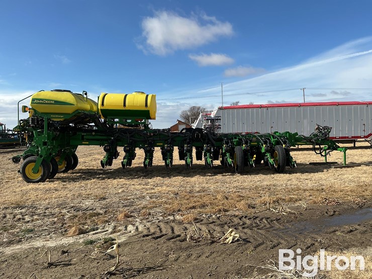 2016-john-deere-1775nt-image-4