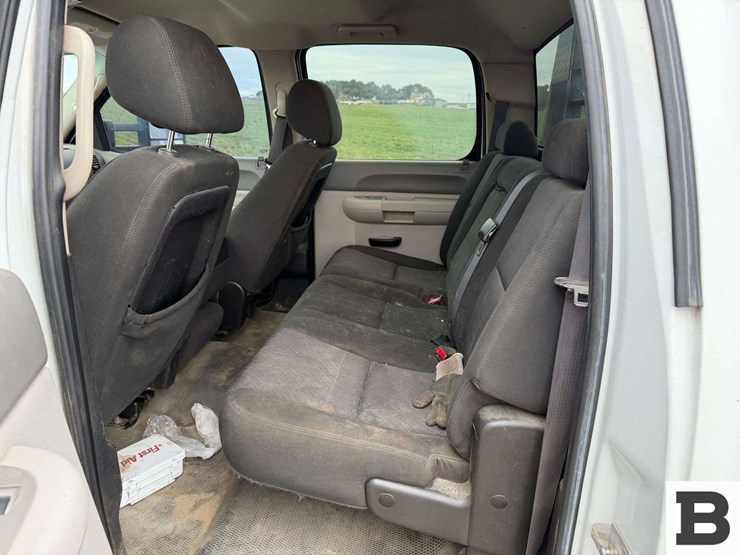 2011-chevrolet-2500-image-13