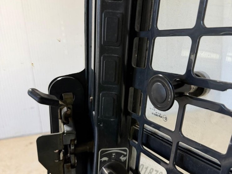 2016-bobcat-t870-image-57