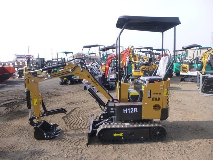 agt-h12r-hydraulic-excavator-image-5