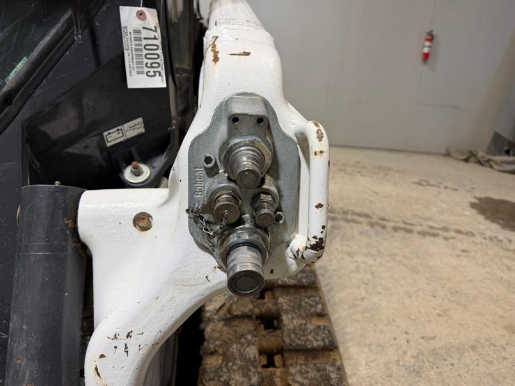 2020-bobcat-t64-image-10