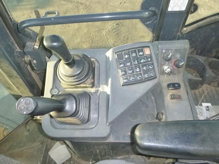 2005-deere-624j-image-11