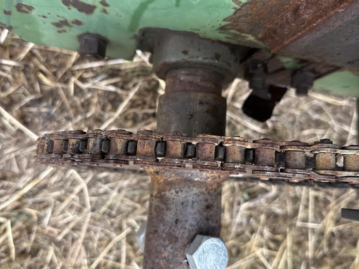 john-deere-220-image-12