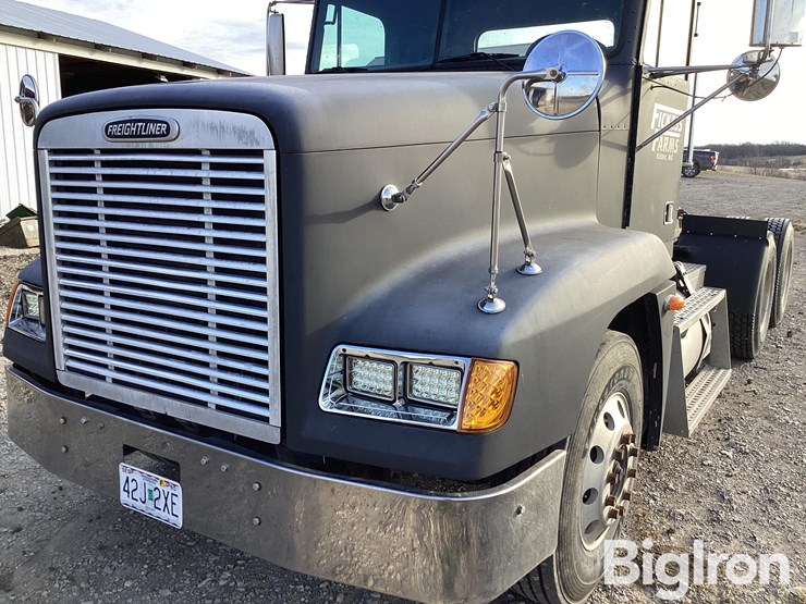 2000-freightliner-fld120-image-12