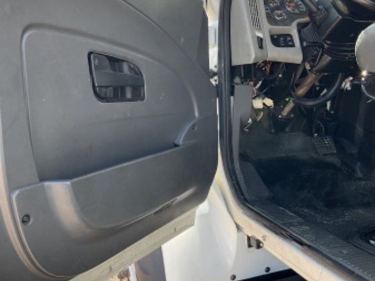 2009-international-7400-image-35