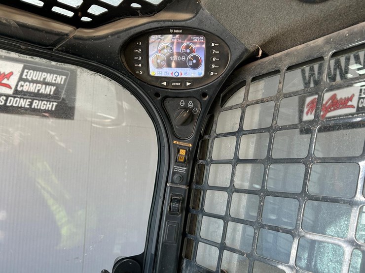 2015-bobcat-t870-image-21