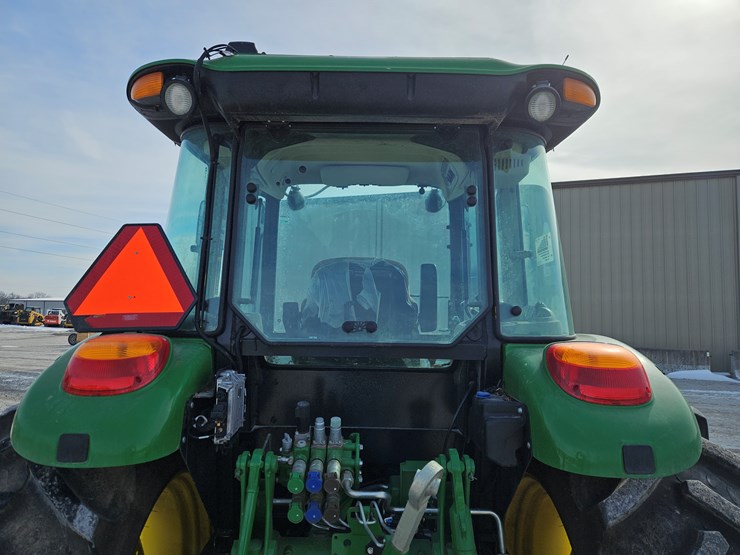 2022-john-deere-6135e-image-8