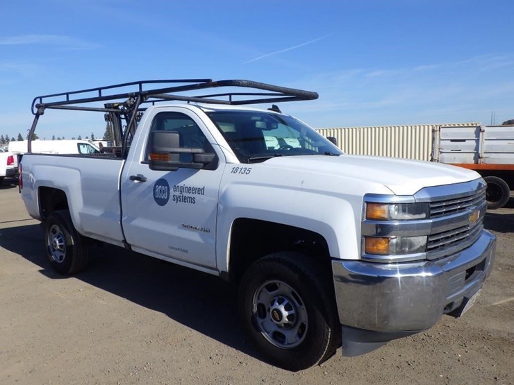 2018-chevrolet-2500hd-image-2