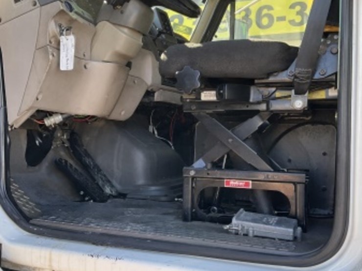 2002-sterling-lt9500-image-33