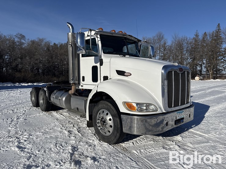 2010-peterbilt-384-image-11