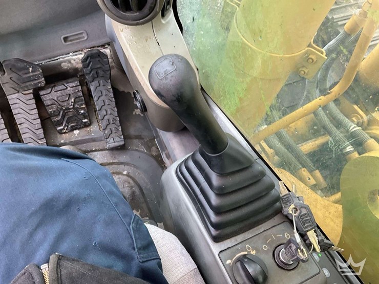 caterpillar-325d-image-9