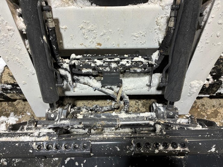 2022-bobcat-t770-image-10