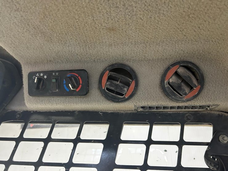 2021-bobcat-s76-image-23