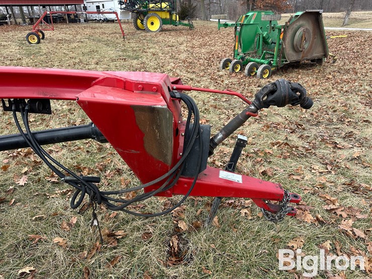 2019-new-holland-210-image-11