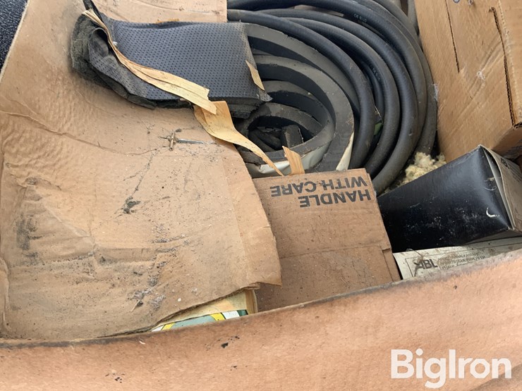 valmet-tractor-cab-&-hood-image-16