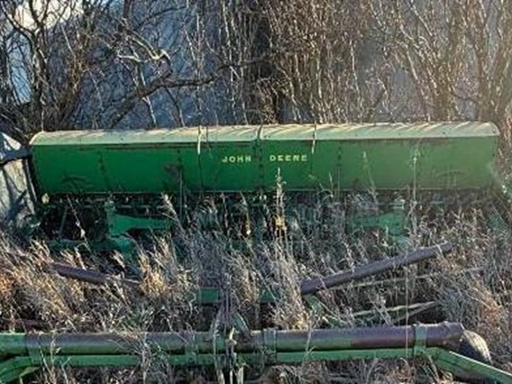 john-deere-drill-image-1