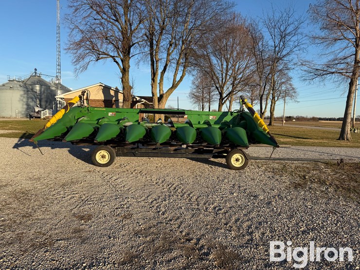 2020-john-deere-708c-image-2