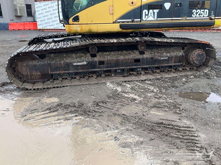 caterpillar-325d-image-12