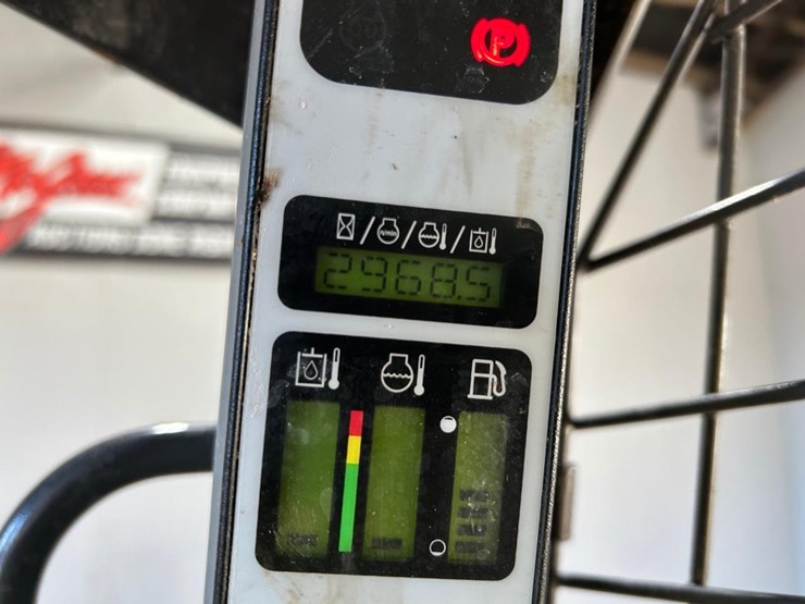 2023-new-holland-l320-image-18