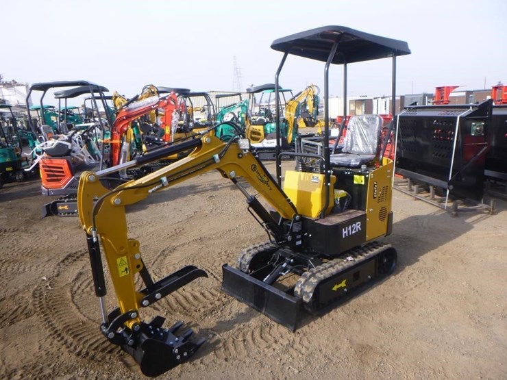 agt-h12r-hydraulic-excavator-image-1