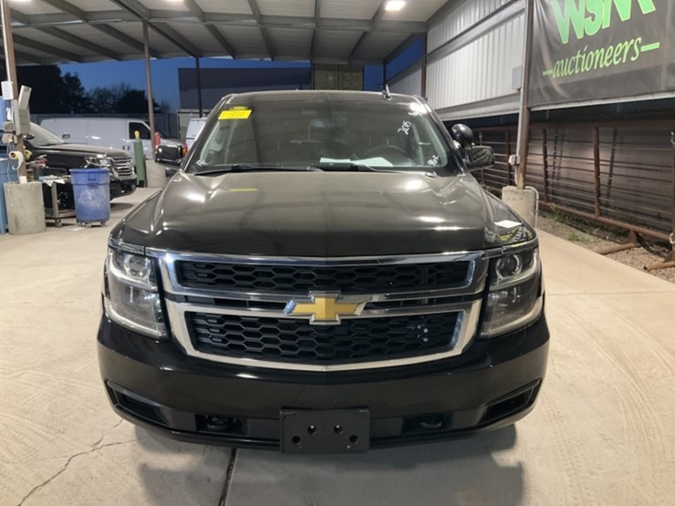 2015-chevrolet-tahoe-image-3