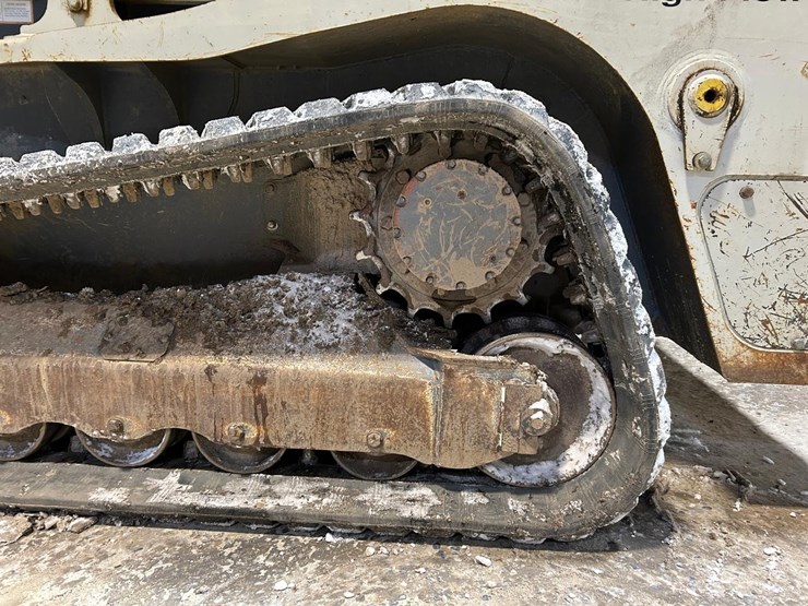 2021-takeuchi-tl12v2-image-19