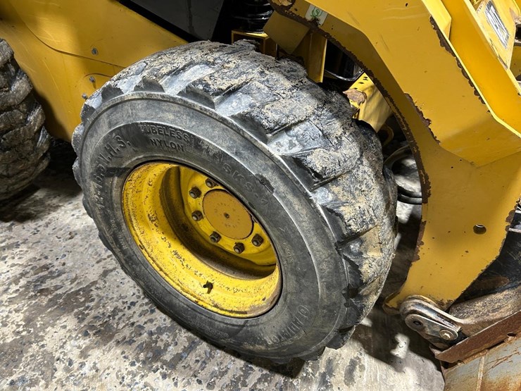 2016-caterpillar-246d-image-12