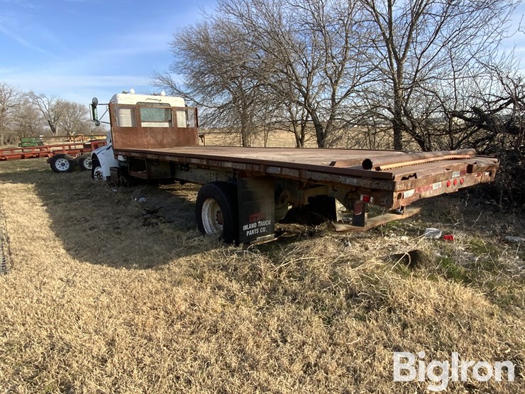 1998-peterbilt-330-image-7