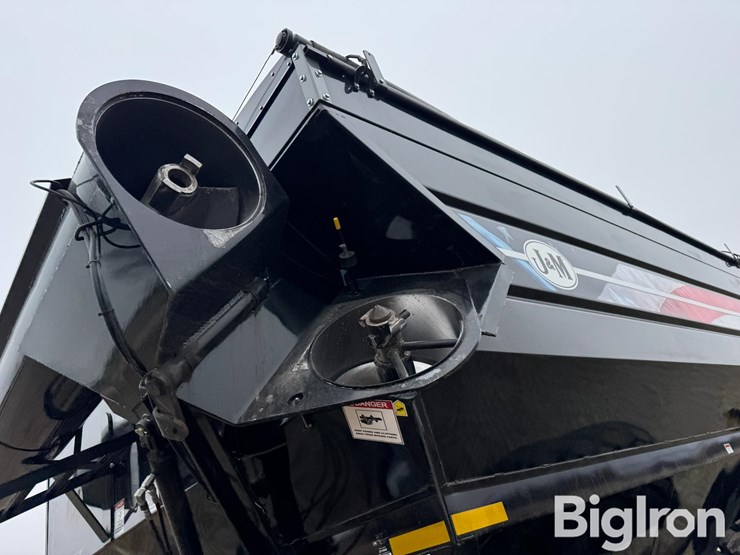 2020-j&m-875-image-18