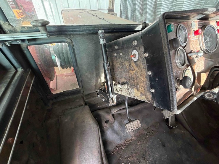 1979-versatile-835-image-39