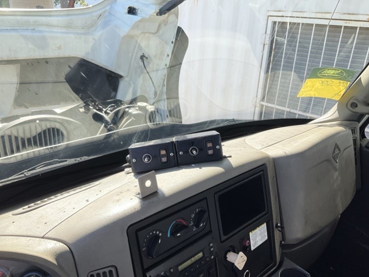 2009-international-7400-image-29