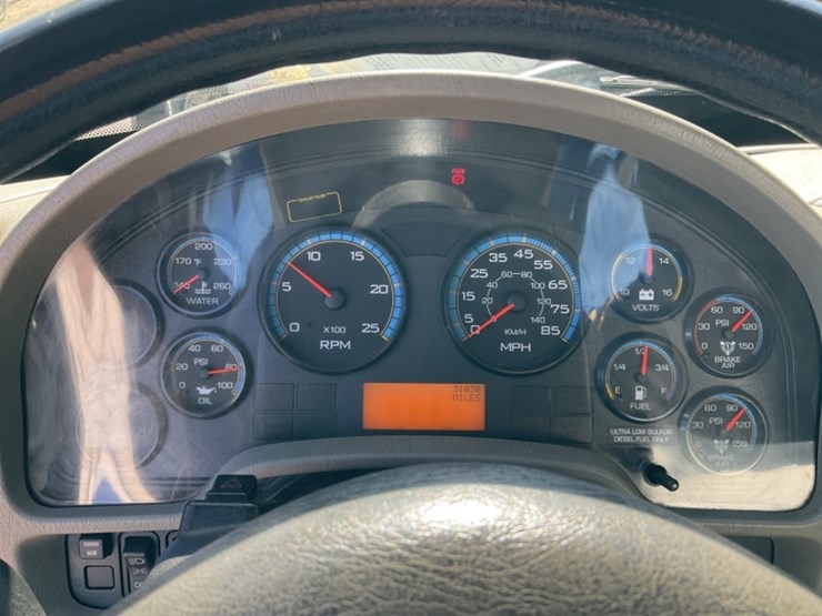 2010-international-7600-image-27