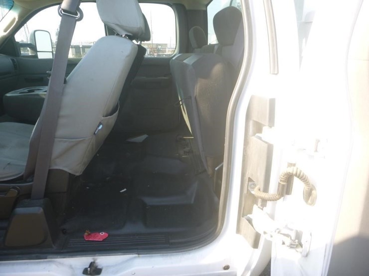 2011-chevrolet-2500-image-10