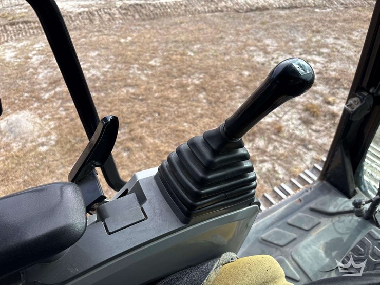 2017-caterpillar-336f-image-28