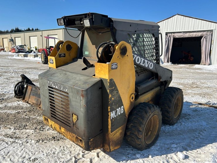 2016-volvo-mc70b-image-6