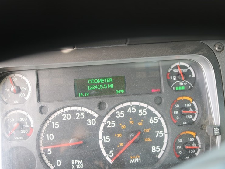 #4108-•-2018-freightliner-cascadia-semi-tractor-image-13