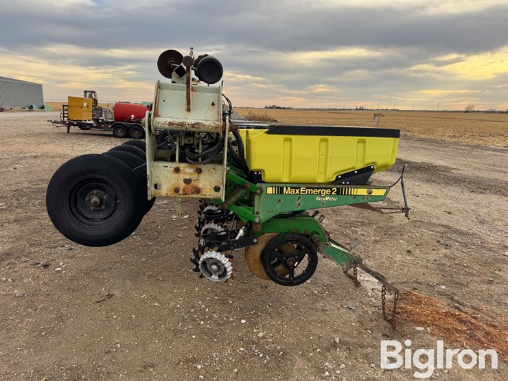 john-deere-16-image-8